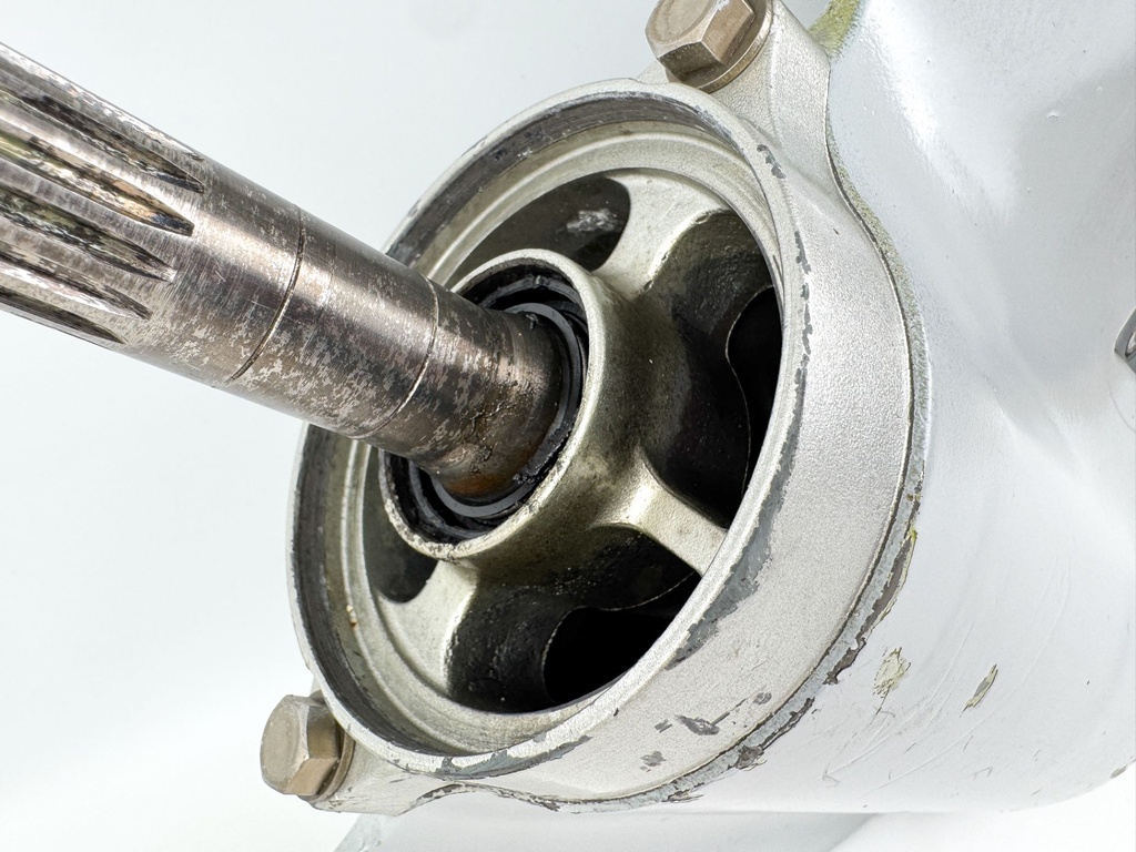 99 - 2006 Honda BF 75 90 HP Outboard 20" Long Lower Unit Gear Case