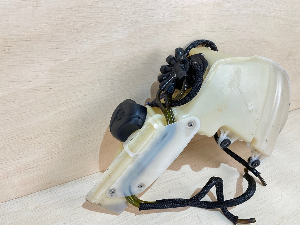 2007 Evinrude Etec 40HP Oil Tank With Pump Assembly 5007250 5007251