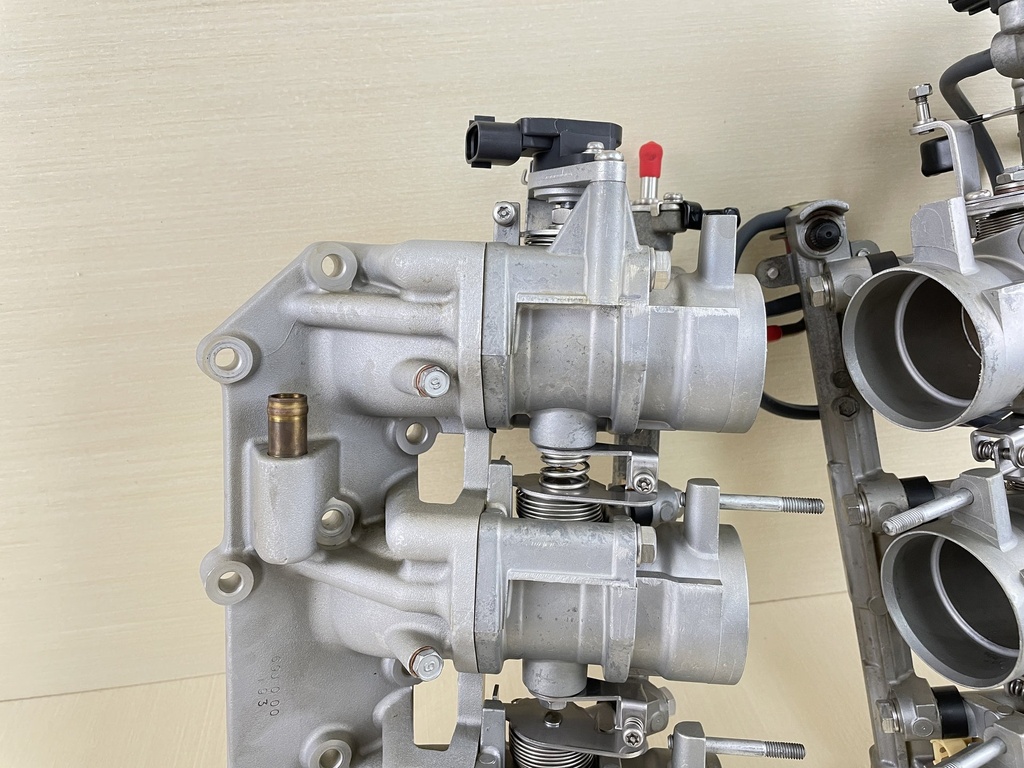 2002 Yamaha 225HP 4 Stroke Throttle Body Assembly Set Complete Starboard & Port