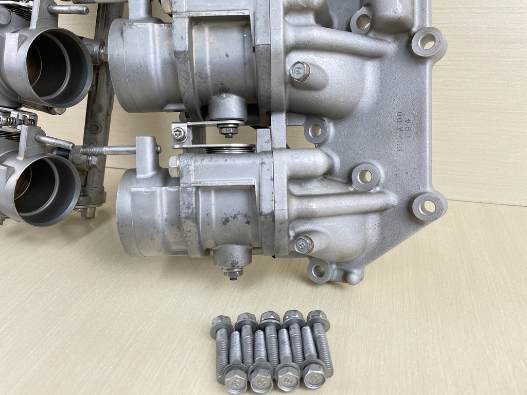 2002 Yamaha 225HP 4 Stroke Throttle Body Assembly Set Complete Starboard & Port