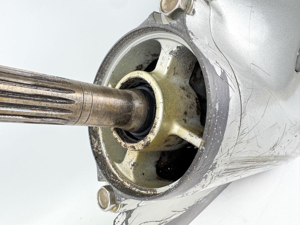 2006 Honda 225 HP 4 Stroke Outboard Lower Unit Gear Case 41100-ZY3-C13ZA OEM