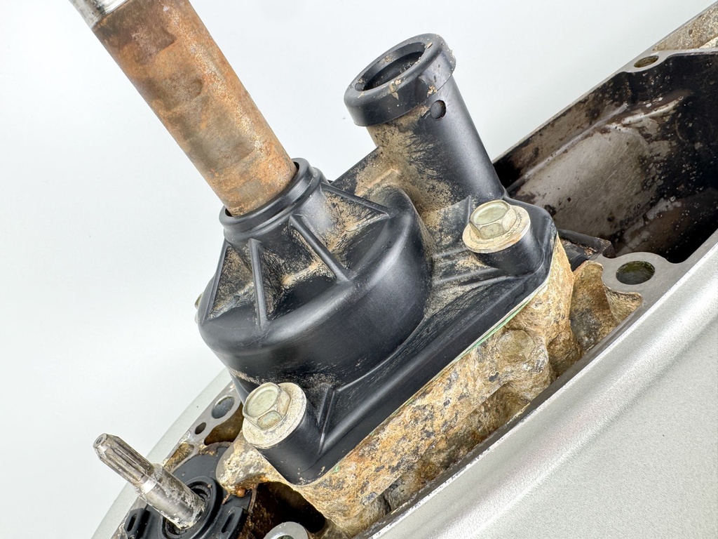 2006 Honda 225 HP 4 Stroke Outboard Lower Unit Gear Case 41100-ZY3-C13ZA OEM