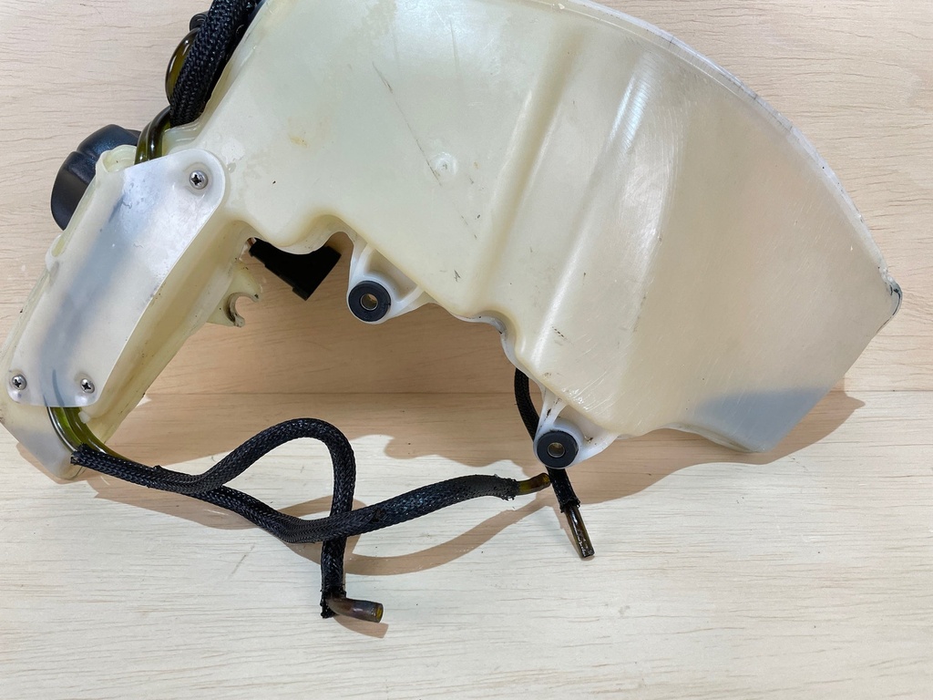 2007 Evinrude Etec 40HP Oil Tank With Pump Assembly 5007250 5007251