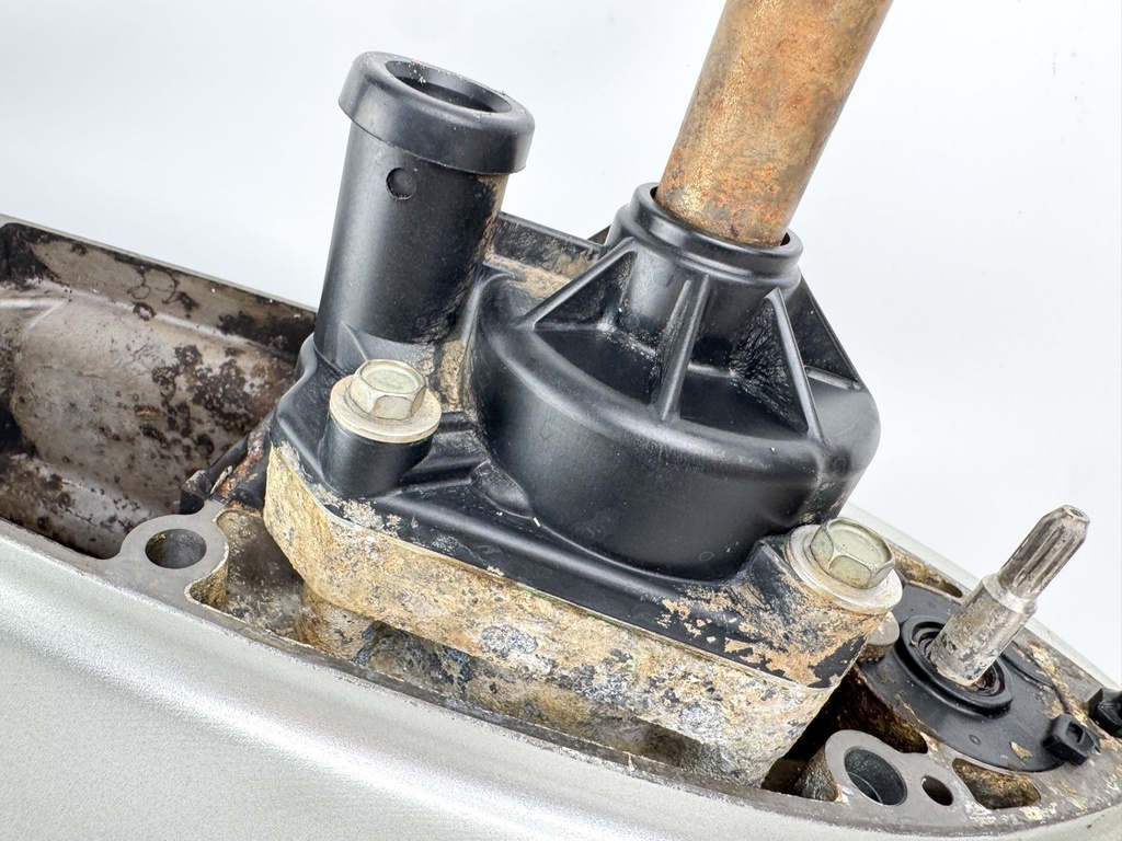 2006 Honda 225 HP 4 Stroke Outboard Lower Unit Gear Case 41100-ZY3-C13ZA OEM