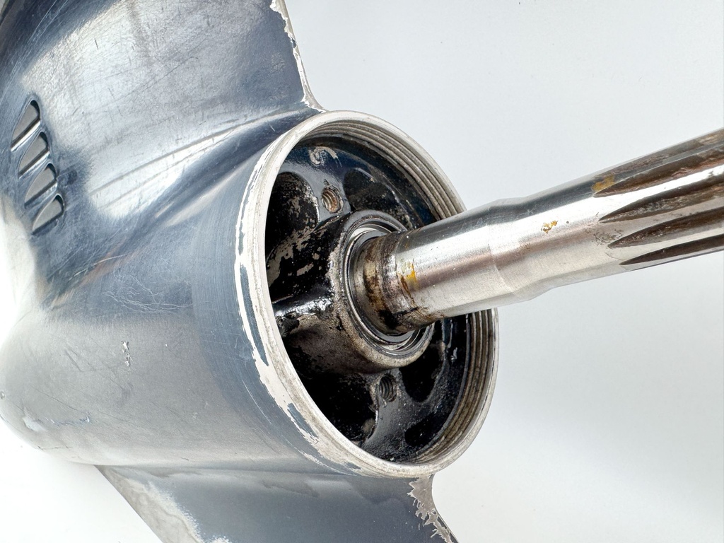 92 - 1998 Johnson Evinrude 85 88 90 100 112 115 HP V4 20" Lower Unit Gear Case