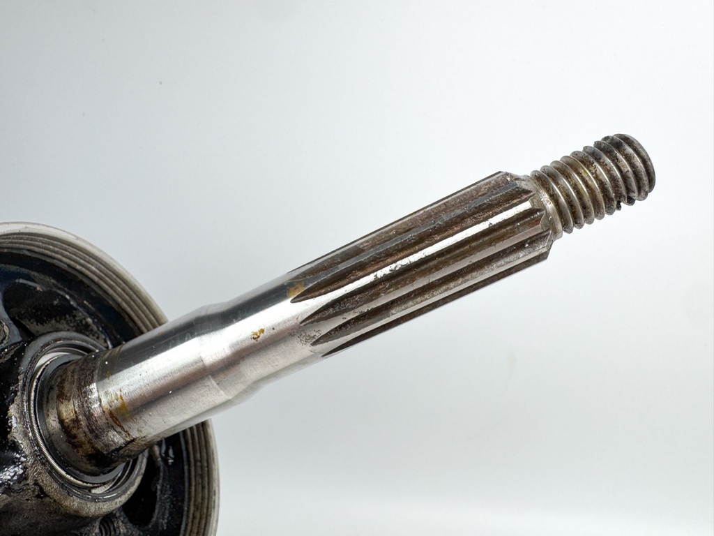 92 - 1998 Johnson Evinrude 85 88 90 100 112 115 HP V4 20" Lower Unit Gear Case