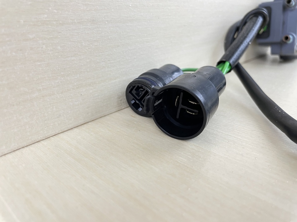 2002 Yamaha 225HP 4 Stroke Outboard Rectifier Regulator Assembly 69J-81960-01-00