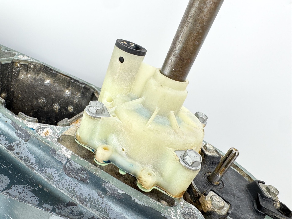 Yamaha 200 225 HP 4 Stroke 25" XL Lower Unit Gear Case RH 69J-45300-30-8D