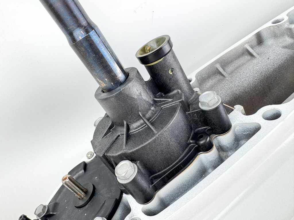 2001-18 Suzuki 115 140 HP 4 Stroke Outboard 20" Long Lower Unit Gear Case