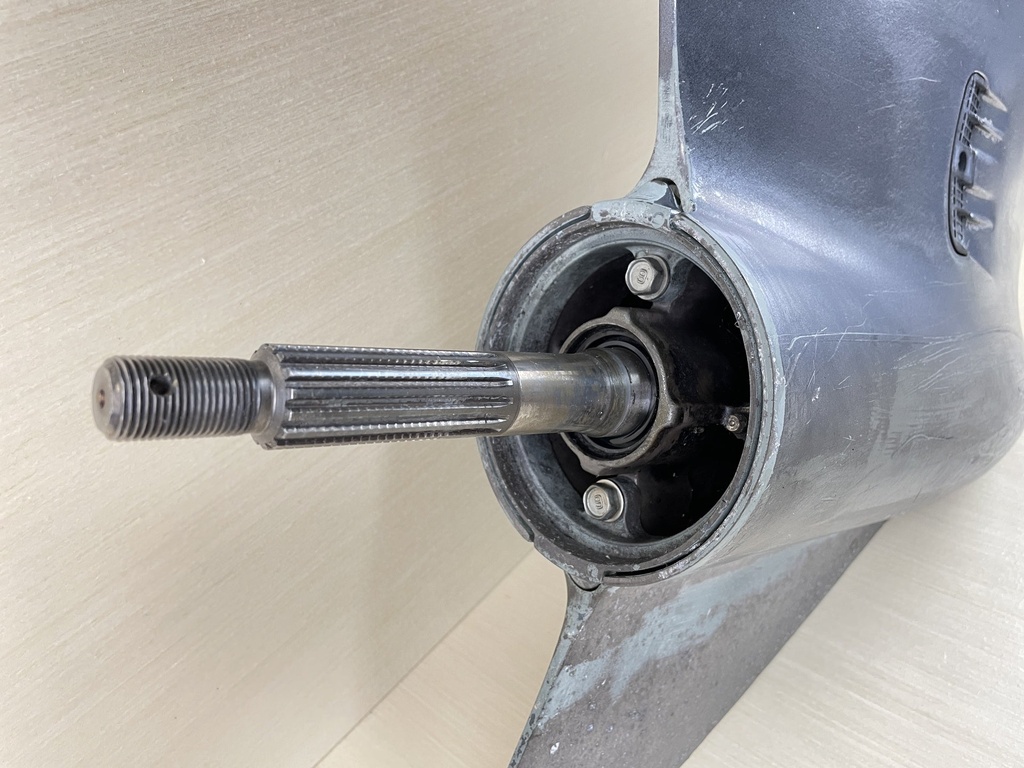 2002 Yamaha 225HP 4 Stroke 25" Lower Unit Gear Case RH 69J-45300-20-8D