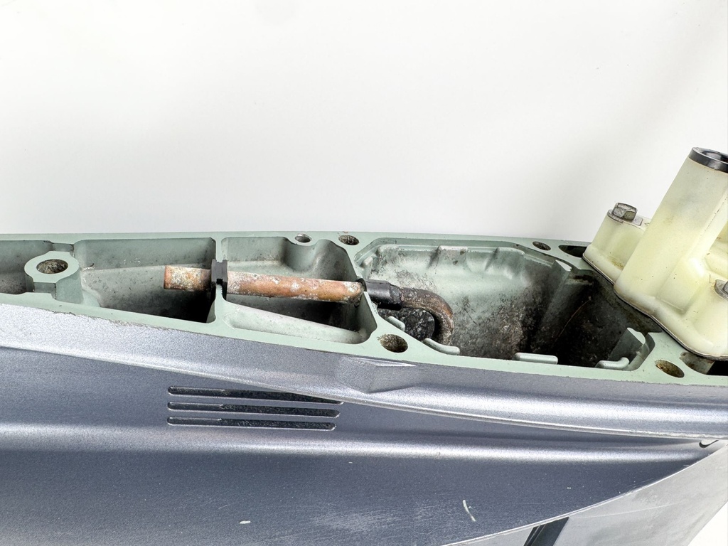 Yamaha 250HP F250 3.3L 25" Shaft Lower Unit Gear Case RH Standard Rotation