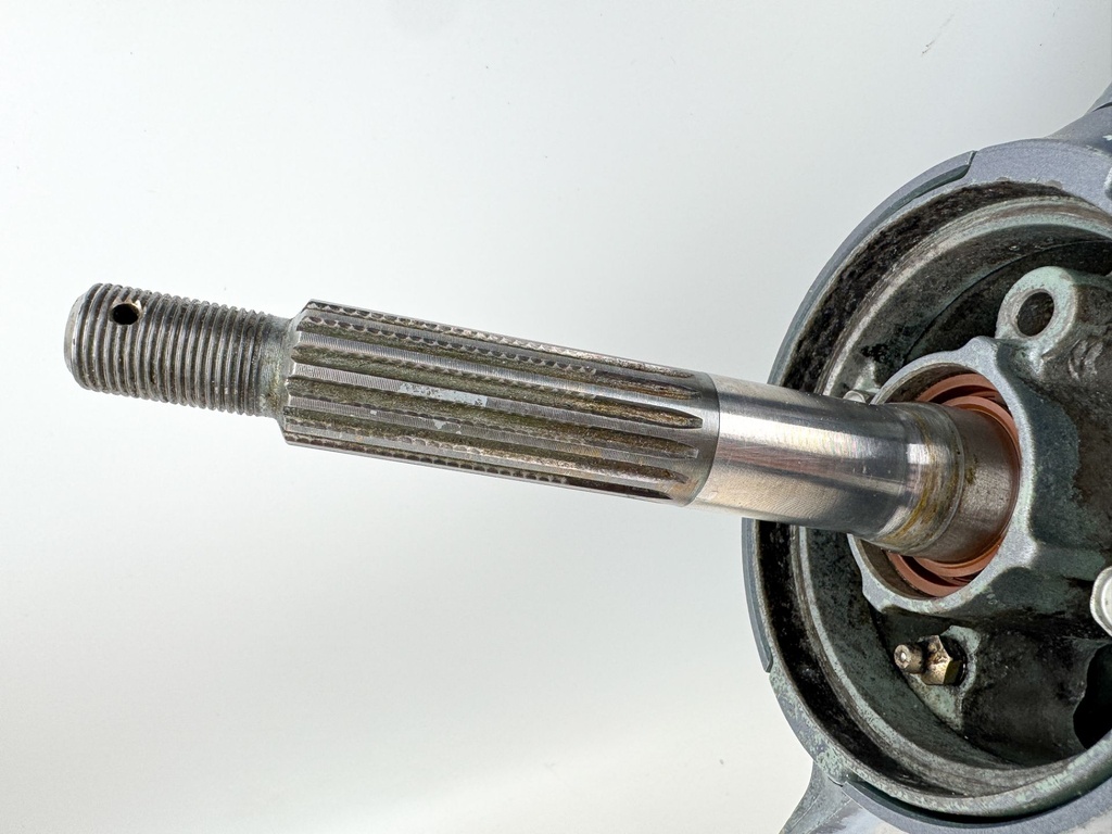 Yamaha 250HP F250 3.3L 25" Shaft Lower Unit Gear Case RH Standard Rotation