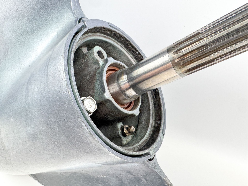 Yamaha 250HP F250 3.3L 25" Shaft Lower Unit Gear Case RH Standard Rotation