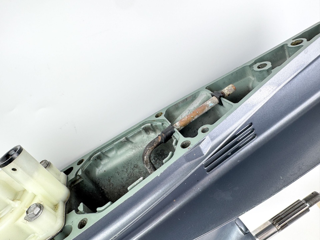 Yamaha 250HP F250 3.3L 25" Shaft Lower Unit Gear Case RH Standard Rotation