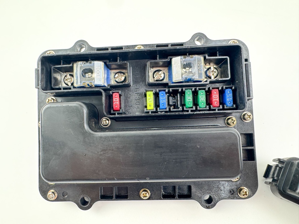 2012 Yamaha 300 HP 4 Stroke Outboard Fuse Box 6CE-82170-00-00 OEM