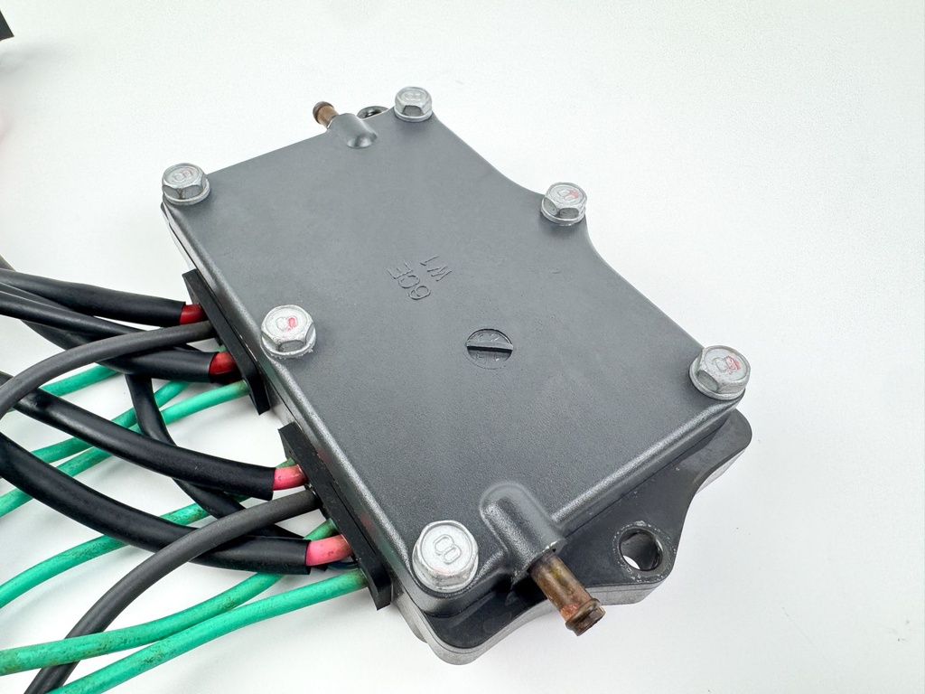 2012 Yamaha 300 HP 4 Stroke Outboard Rectifier & Regulator 6CE-81960-00-00 Damaged