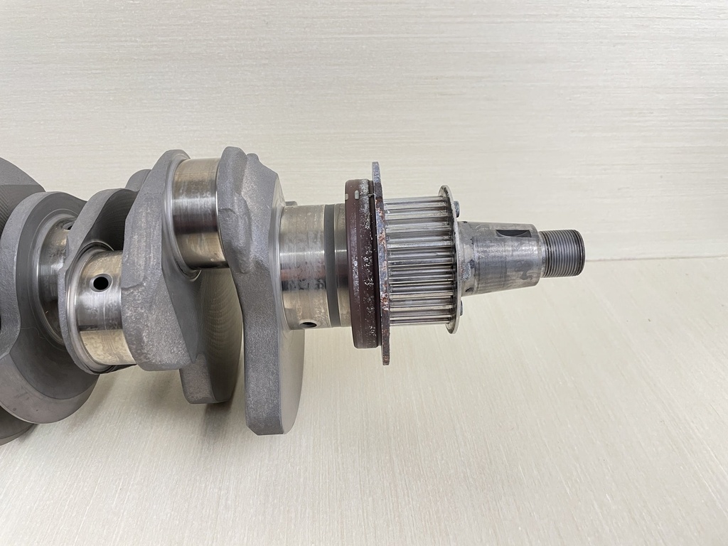 2002 Yamaha 225HP 4 Stroke Outboard Crankshaft Assembly 69J-11411-00-00