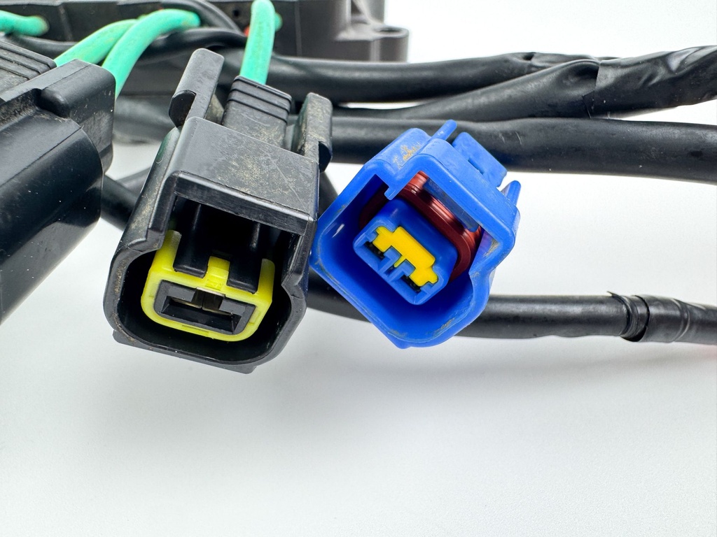 2012 Yamaha 300 HP 4 Stroke Outboard Rectifier & Regulator 6CE-81960-00-00 Damaged