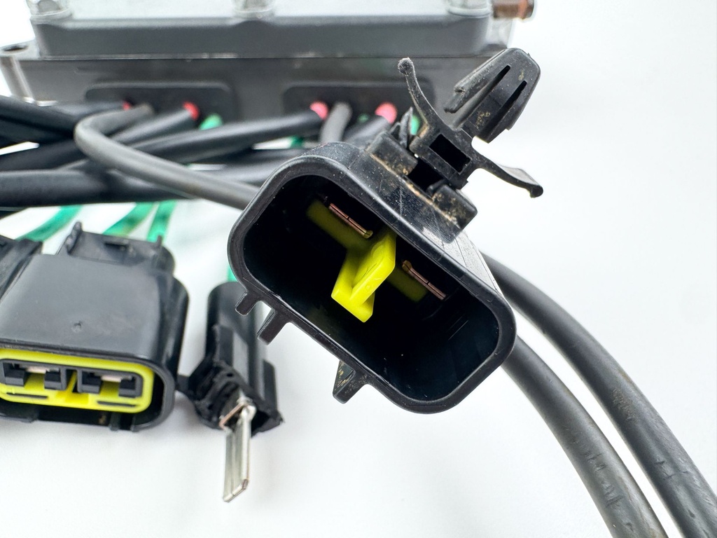 2012 Yamaha 300 HP 4 Stroke Outboard Rectifier & Regulator 6CE-81960-00-00 Damaged