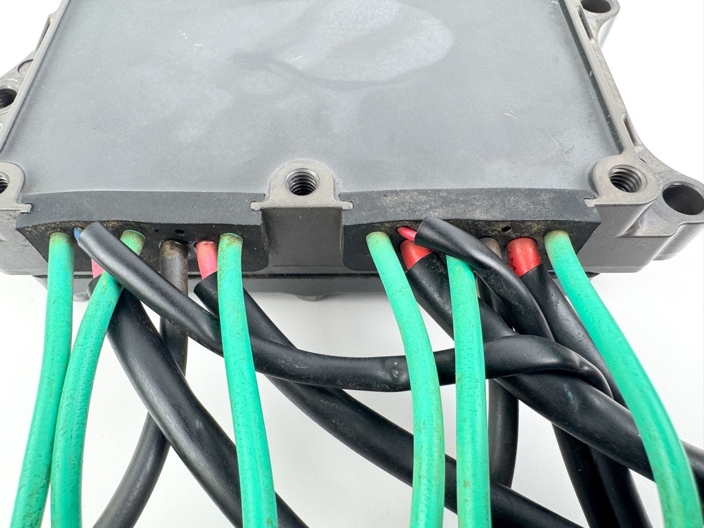 2012 Yamaha 300 HP 4 Stroke Outboard Rectifier & Regulator 6CE-81960-00-00 Damaged