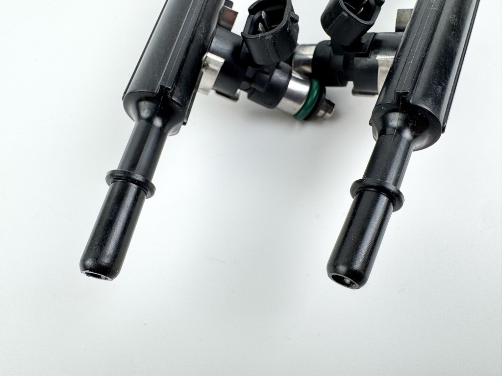 2012 Yamaha 300 HP 4 Stroke Outboard Fuel Injector Set W/ Rail 6CB-13161-00-00 OEM