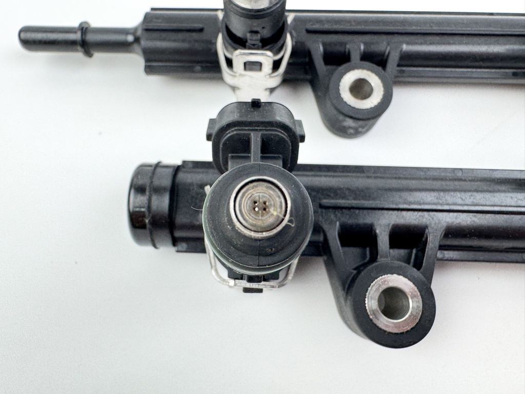 2012 Yamaha 300 HP 4 Stroke Outboard Fuel Injector Set W/ Rail 6CB-13161-00-00 OEM