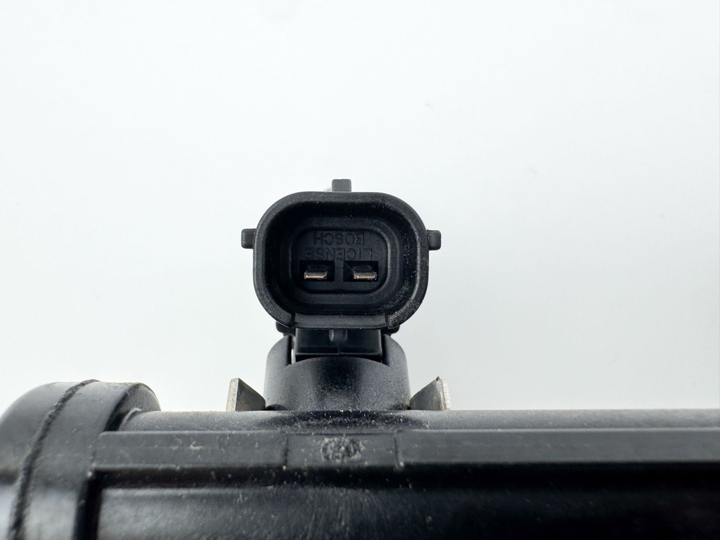 2012 Yamaha 300 HP 4 Stroke Outboard Fuel Injector Set W/ Rail 6CB-13161-00-00 OEM