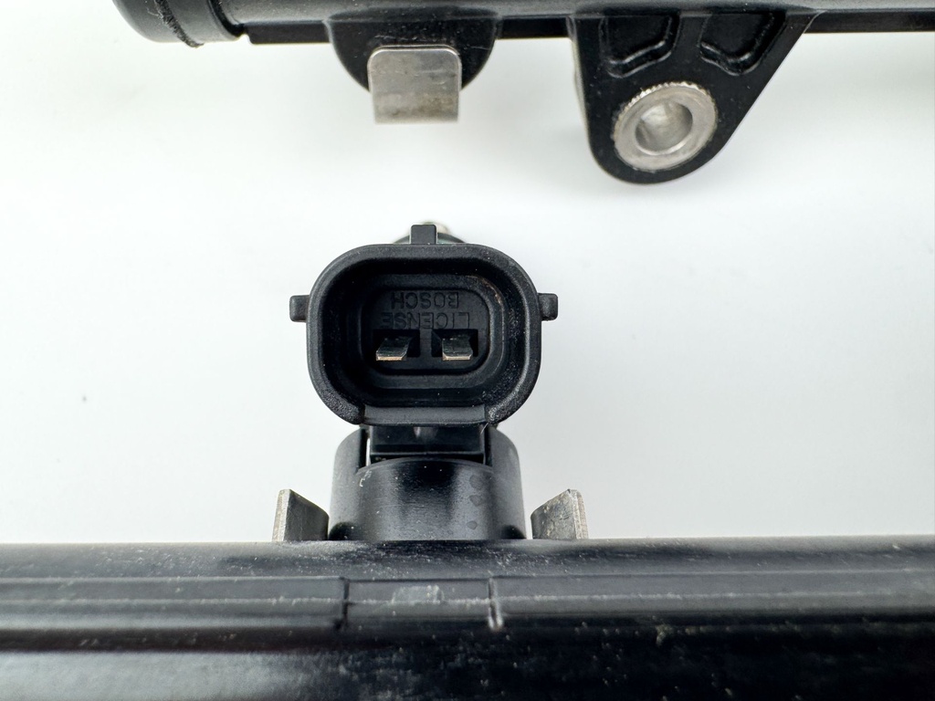 2012 Yamaha 300 HP 4 Stroke Outboard Fuel Injector Set W/ Rail 6CB-13161-00-00 OEM