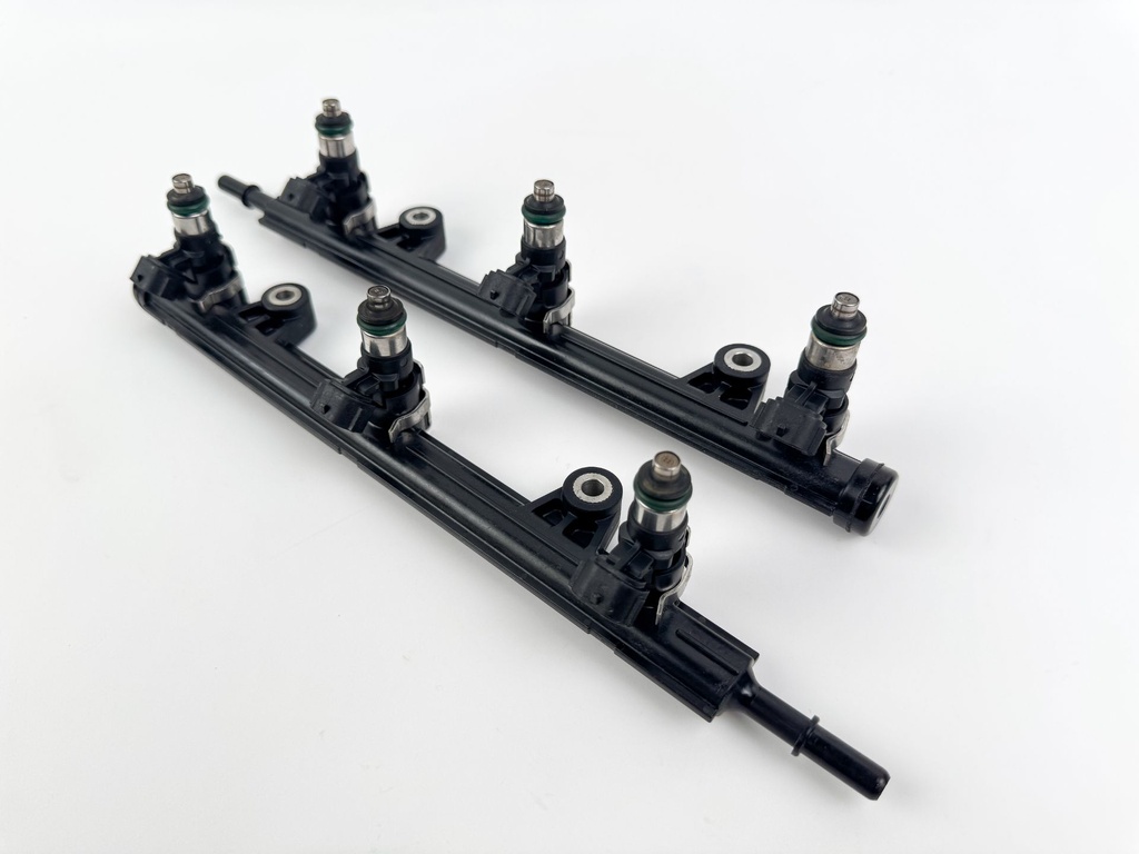 2012 Yamaha 300 HP 4 Stroke Outboard Fuel Injector Set W/ Rail 6CB-13161-00-00 OEM