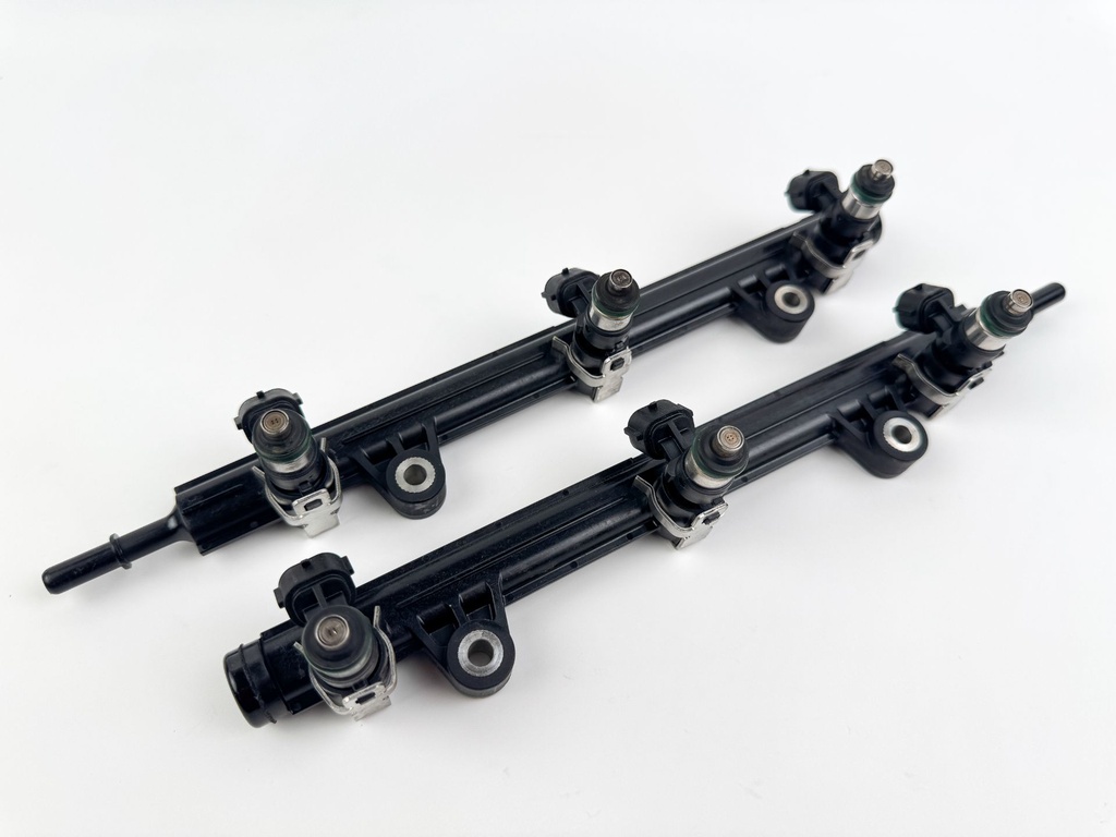 2012 Yamaha 300 HP 4 Stroke Outboard Fuel Injector Set W/ Rail 6CB-13161-00-00 OEM