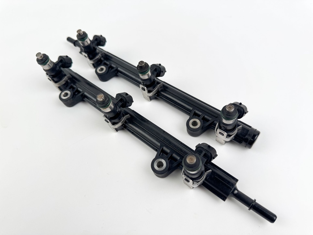 2012 Yamaha 300 HP 4 Stroke Outboard Fuel Injector Set W/ Rail 6CB-13161-00-00 OEM