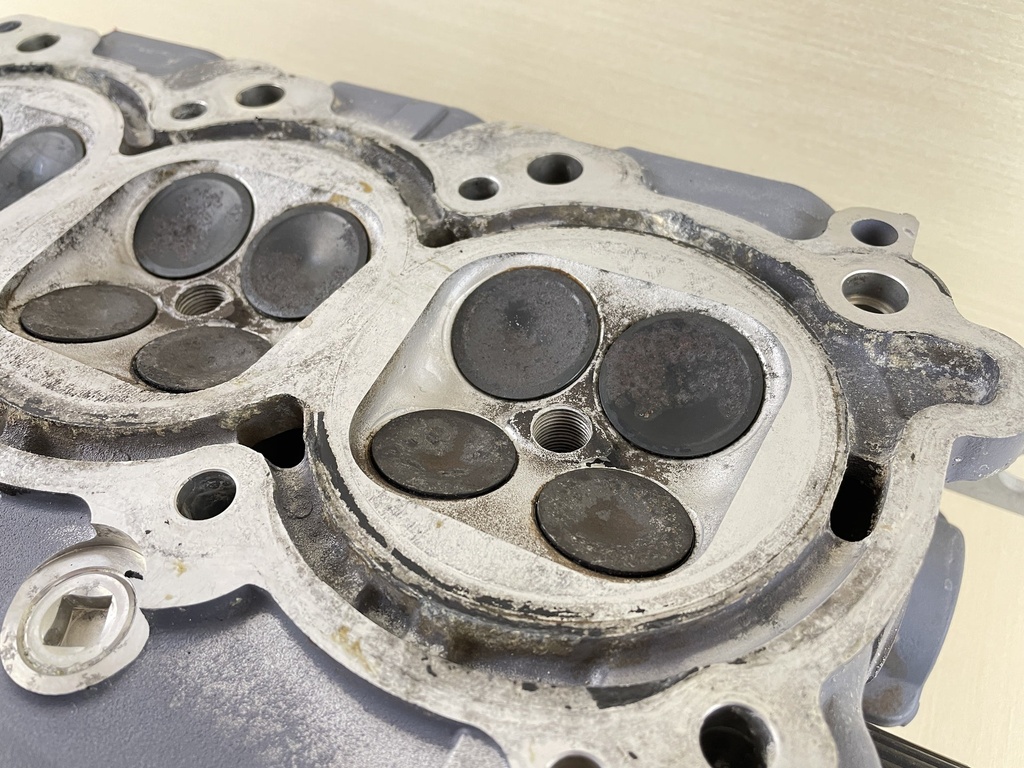 2002 Yamaha 225HP 4 Stroke Outboard Starboard Right Cylinder Head Assembly 69J-W009A-01-1S