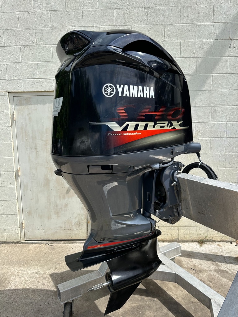 2010 Yamaha 200HP VMAX 4 Stroke Outboard Engine 20" Shaft - 114 Hours