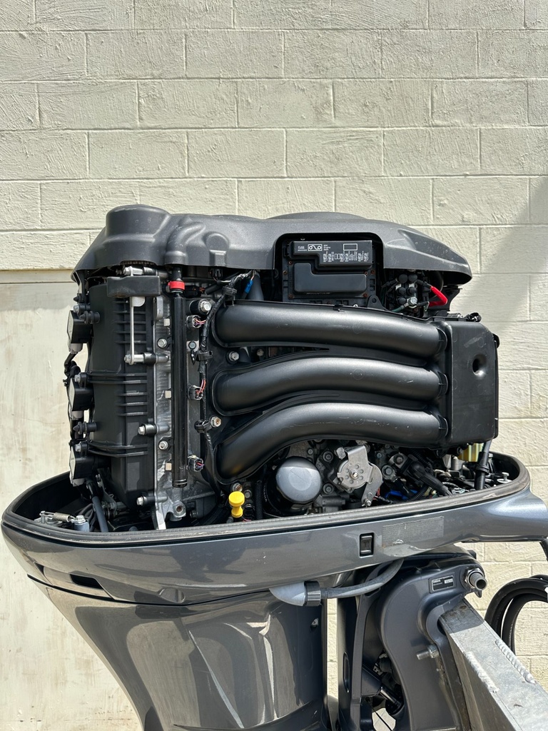 2010 Yamaha 200HP VMAX 4 Stroke Outboard Engine 20" Shaft - 114 Hours