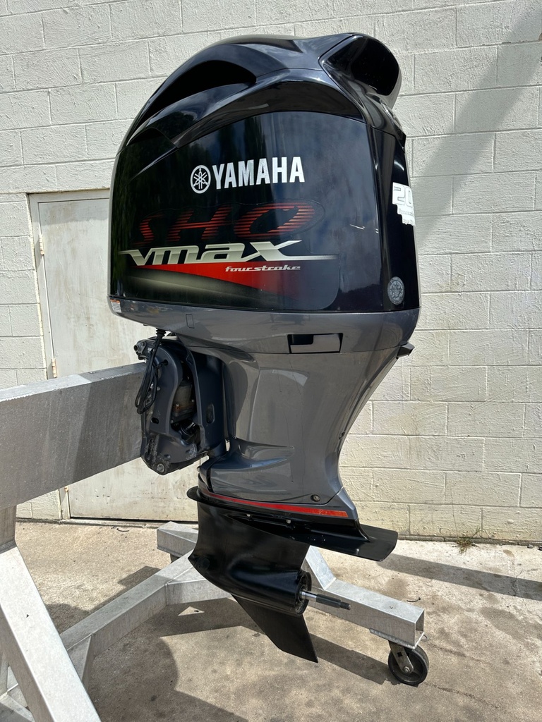 2010 Yamaha 200HP VMAX 4 Stroke Outboard Engine 20" Shaft - 114 Hours