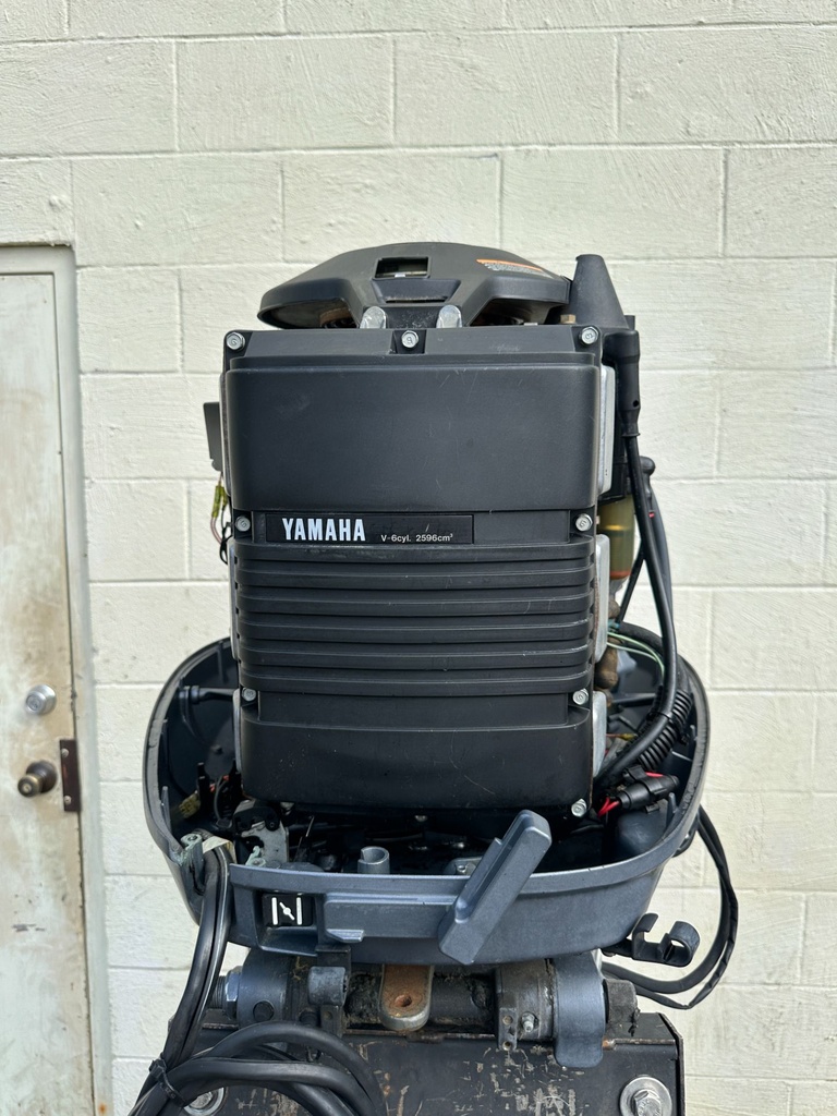 Yamaha 150HP 2 Stroke Carbureted Outboard Engine W/ 25" Shaft