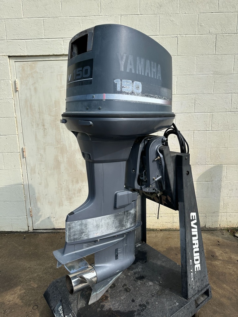 Yamaha 150HP 2 Stroke Carbureted Outboard Engine W/ 25" Shaft
