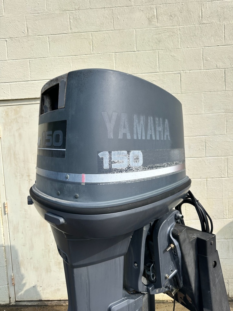 Yamaha 150HP 2 Stroke Carbureted Outboard Engine W/ 25" Shaft