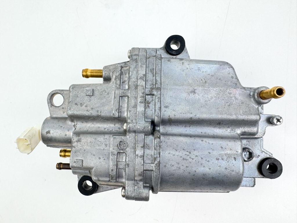 2011 Suzuki 115 HP 4 Stroke Outboard Vapor Separator Tank VST 15600-90J01 OEM