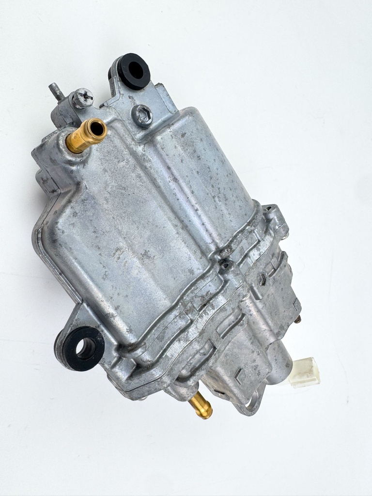 2011 Suzuki 115 HP 4 Stroke Outboard Vapor Separator Tank VST 15600-90J01 OEM