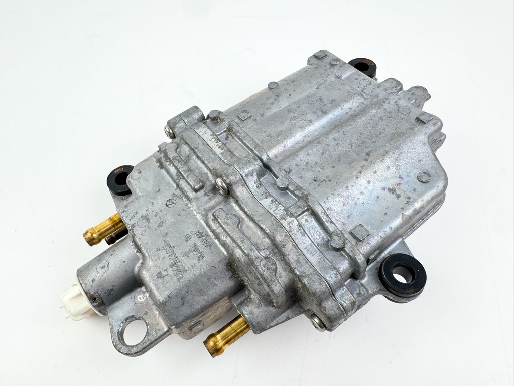 2011 Suzuki 115 HP 4 Stroke Outboard Vapor Separator Tank VST 15600-90J01 OEM