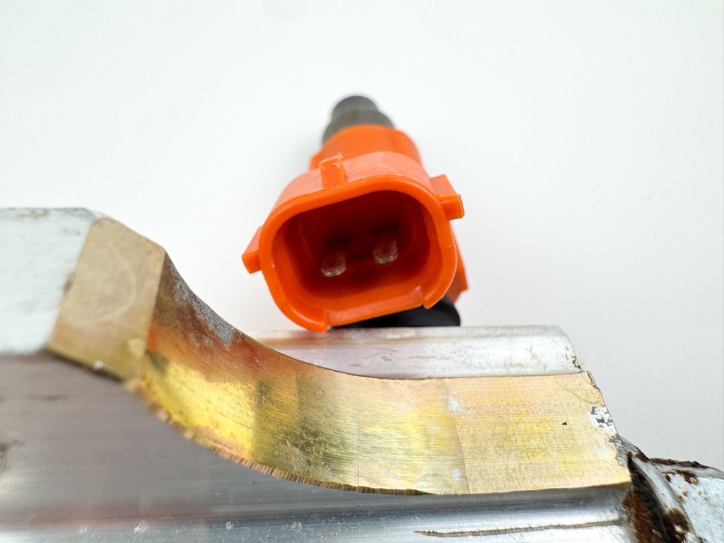 2011 Suzuki 115 HP 4 Stroke Outboard Fuel Injector Set W/ Rail 15710-65D00 OEM