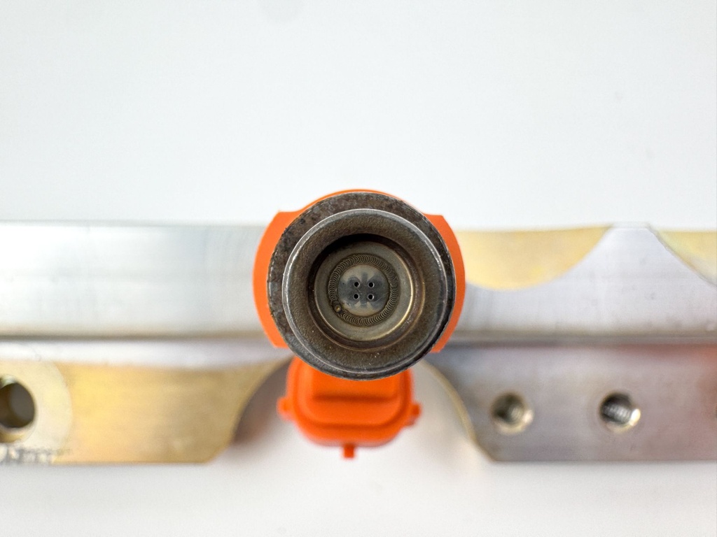 2011 Suzuki 115 HP 4 Stroke Outboard Fuel Injector Set W/ Rail 15710-65D00 OEM