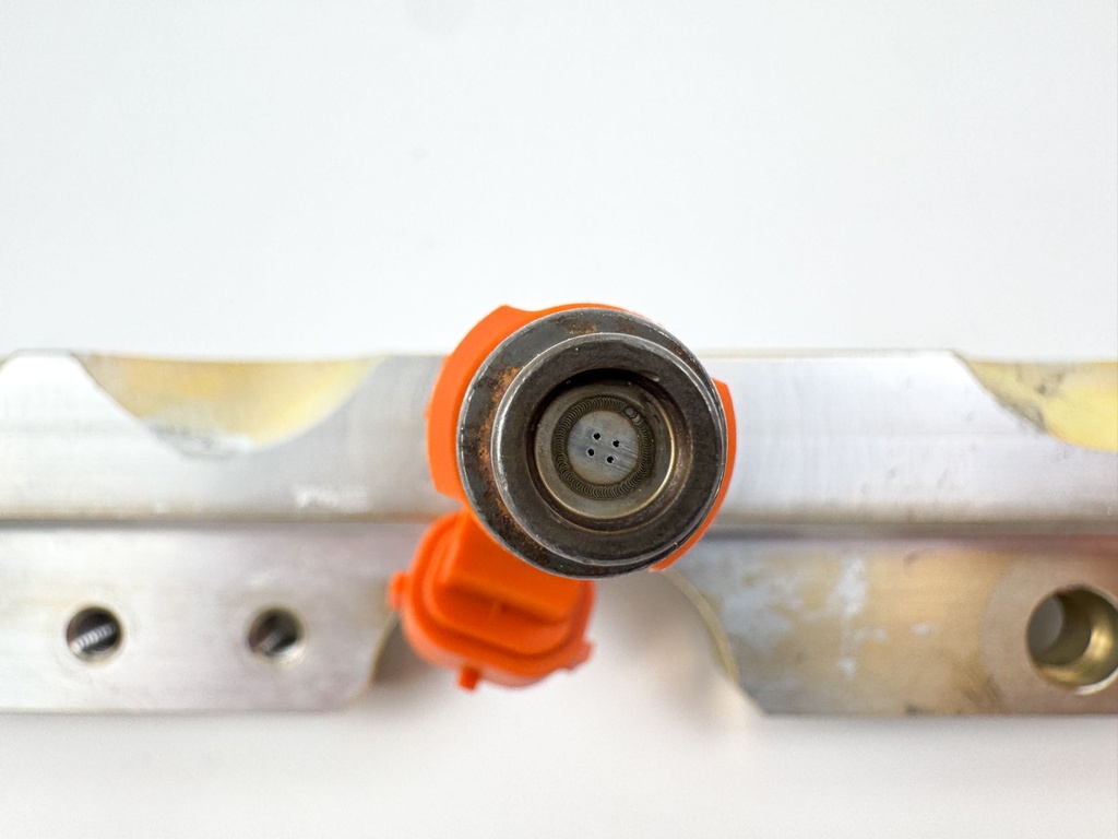 2011 Suzuki 115 HP 4 Stroke Outboard Fuel Injector Set W/ Rail 15710-65D00 OEM