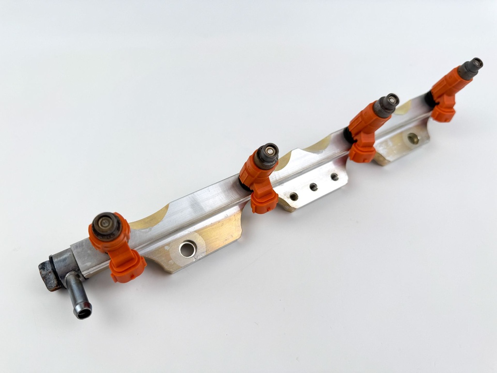 2011 Suzuki 115 HP 4 Stroke Outboard Fuel Injector Set W/ Rail 15710-65D00 OEM