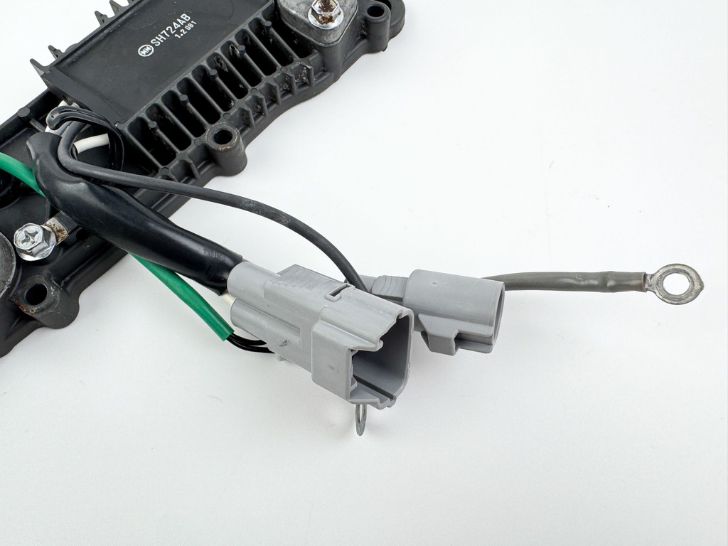 2011 Suzuki 115 HP 4 Stroke Outboard Rectifier & Regulator 32800-90J30 OEM