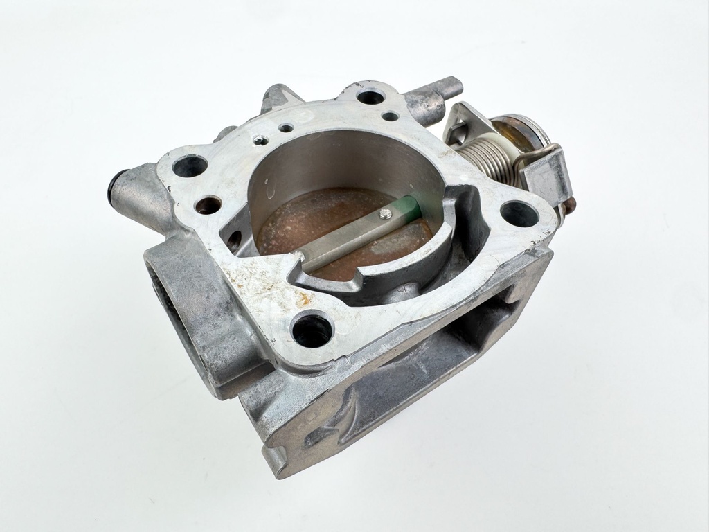 2011 Suzuki 115 HP 4 Stroke Outboard Throttle Body Assembly 13300-90J00 OEM