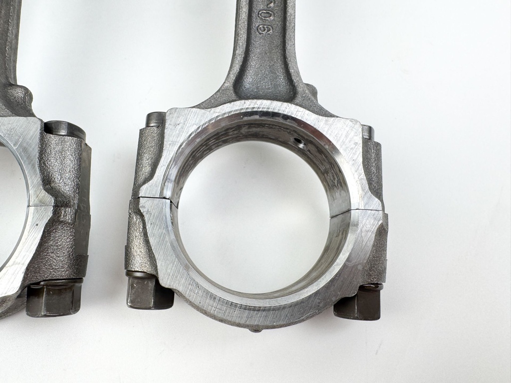 2011 Suzuki 115 HP 4 Stroke Outboard Piston & Connecting Rod Set 12111-90J01 OEM