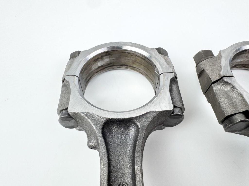 2011 Suzuki 115 HP 4 Stroke Outboard Piston & Connecting Rod Set 12111-90J01 OEM