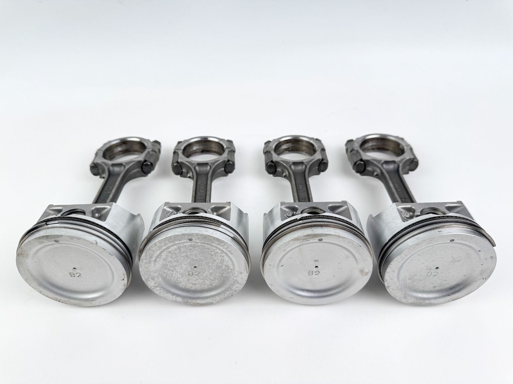 2011 Suzuki 115 HP 4 Stroke Outboard Piston & Connecting Rod Set 12111-90J01 OEM